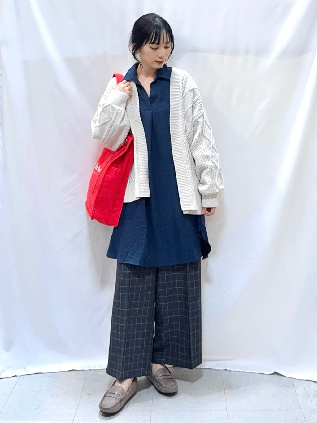 𝐇𝐢𝐫𝐨𝐦𝐢さんの「SHOO･LA･RUE｜【S-LL/体型カバー】さらっとしたタッチが魅力 デニムライクチュニック」を使ったコーディネート