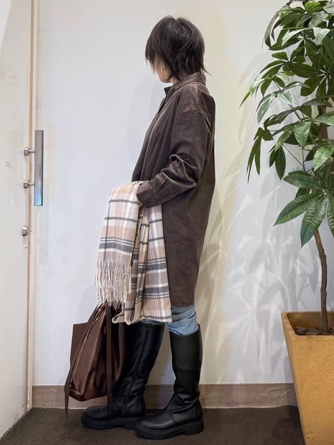 misakiさんの「SHOO･LA･RUE｜【洗濯機可/S-LL】すっきり見えにこだわった コーデュロイチュニックワンピース」を使ったコーディネート