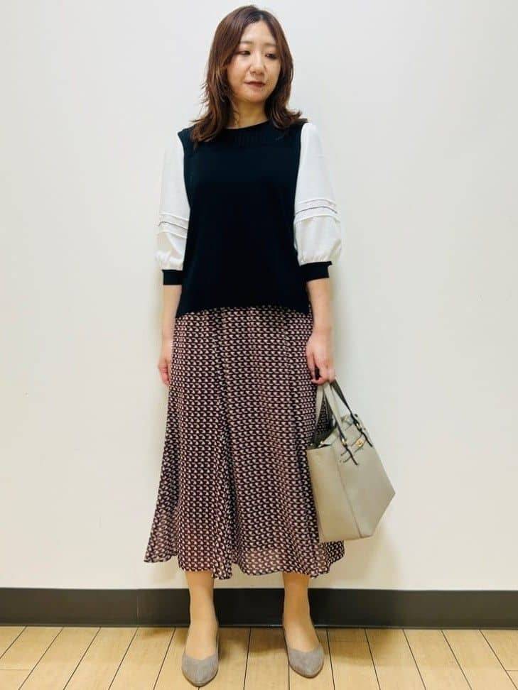 miiiさんの「Reflect｜【WEB先行カラーあり／マシンウォッシュ可／ウエスト総ゴム】コツキ幾何柄ロングスカート」を使ったコーディネート