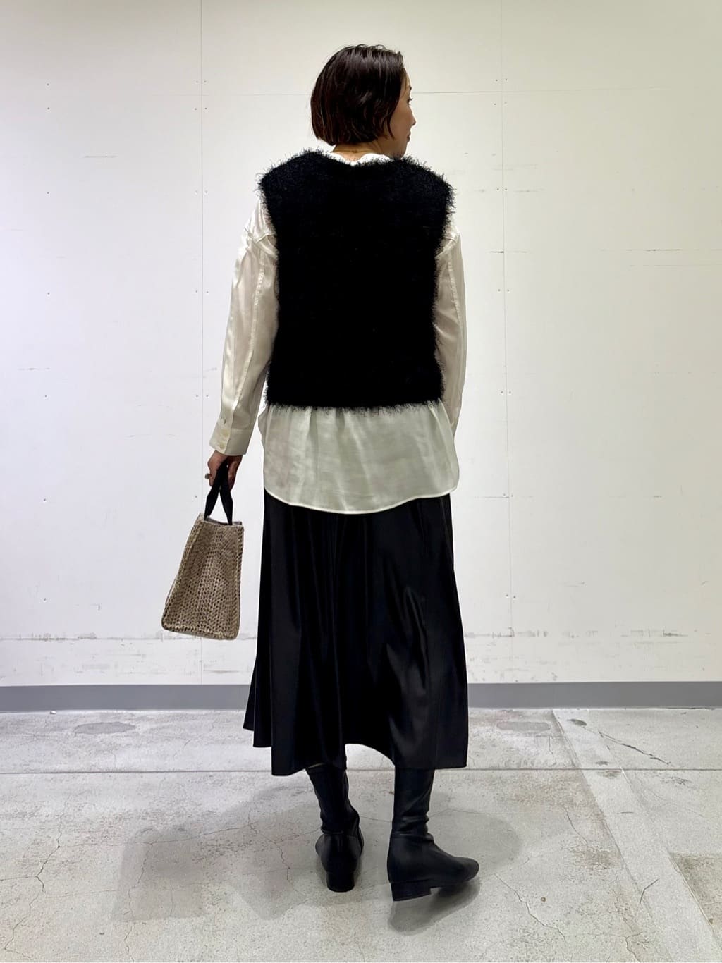 yuriさんの「INDIVI｜【きれいめ／ラメ】シャイニーローン ドレーピーブラウス」を使ったコーディネート