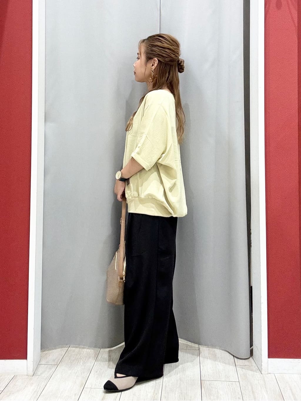 shioさんの「SHOO･LA･RUE｜【洗濯後しわになりにくい】さらっとタッチの 5分袖ドルマンブラウス」を使ったコーディネート