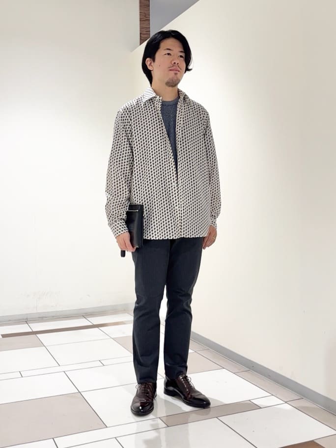 及川さんの「TAKEO KIKUCHI｜ボーラーハット柄 長袖シャツ」を使ったコーディネート