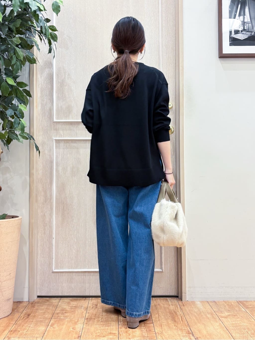 なみさんの「SHOO･LA･RUE｜【高レビュー/S-LL】脚のラインを拾いにくい デニムワイドパンツ」を使ったコーディネート