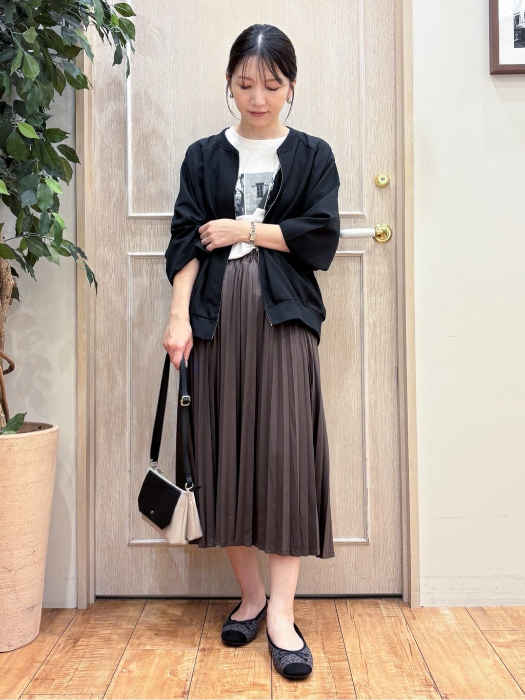 なみさんの「SHOO･LA･RUE｜【洗濯機可/S-LL】さっと羽織れる 軽量リブブルゾン」を使ったコーディネート