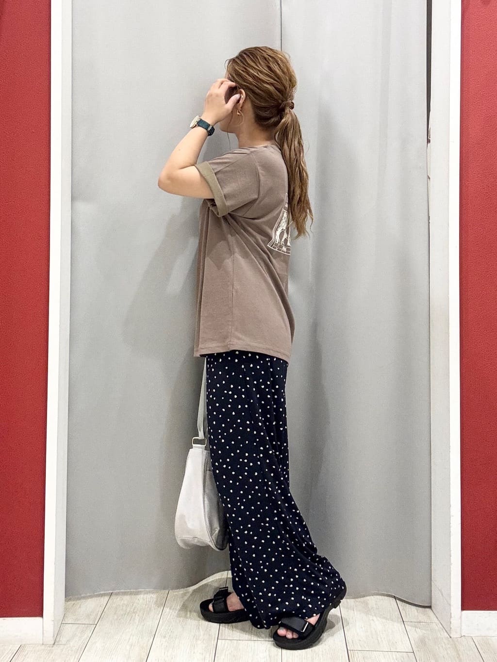 shioさんの「SHOO･LA･RUE｜【ひんやり/選べる2柄】大人のリラックスコーデに プリント柄パンツ」を使ったコーディネート