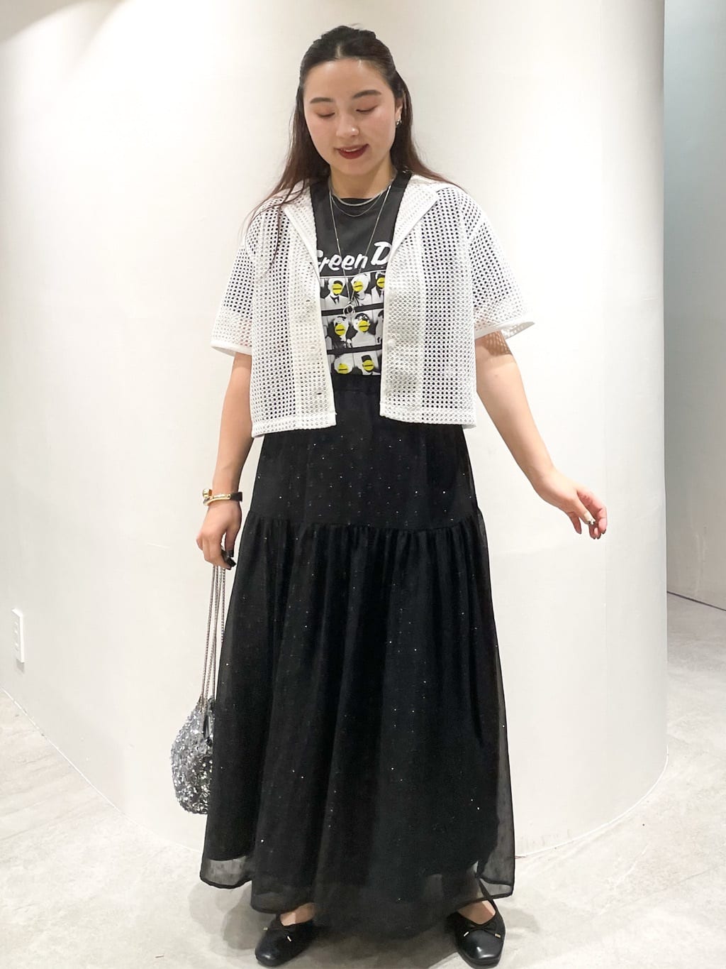 かりんさんの「OPAQUE.CLIP｜ロックTシャツ別注アソート【GREEN DAY／METALLICA／THE BEATLES】」を使ったコーディネート