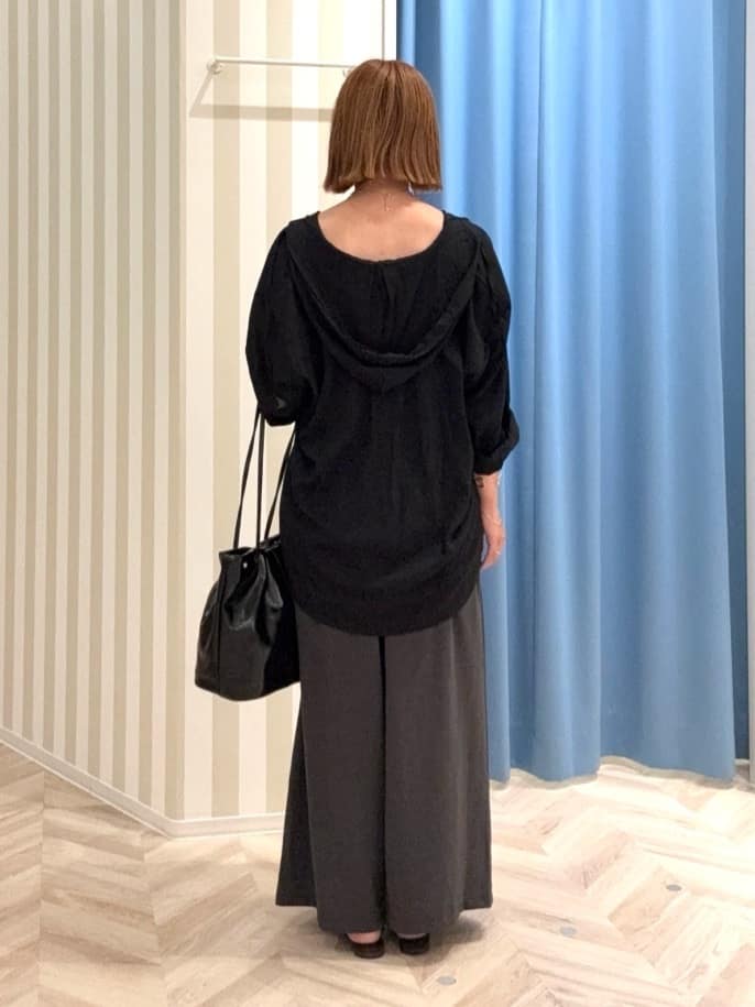 えみ子さんの「SHOO･LA･RUE｜【セットアップ可/ひんやり】下半身カバーにも タックスカーチョ」を使ったコーディネート