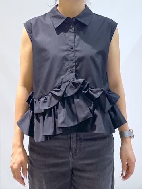 manaさんの「OPAQUE.CLIP｜《Can Cam掲載》裾ラッフルフリルシャツ【洗濯機洗い可】」を使ったコーディネート
