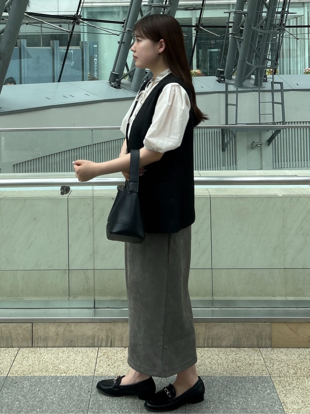sayaさんの「OPAQUE.CLIP｜リネンライクVネックジレ【洗濯機洗い可】」を使ったコーディネート