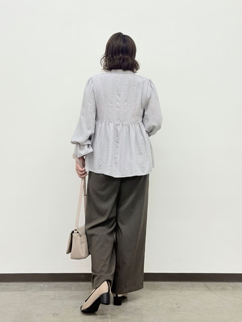 haruさんの「SHOO･LA･RUE｜【S-LL】大人フェミニン ペプラム風フリルブラウス」を使ったコーディネート