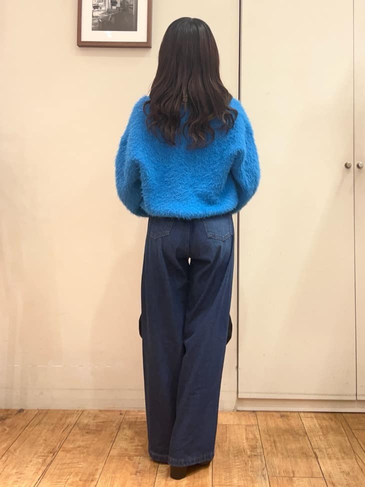 AIRIさんの「SHOO･LA･RUE｜フェザーVネックカーディガン」を使ったコーディネート