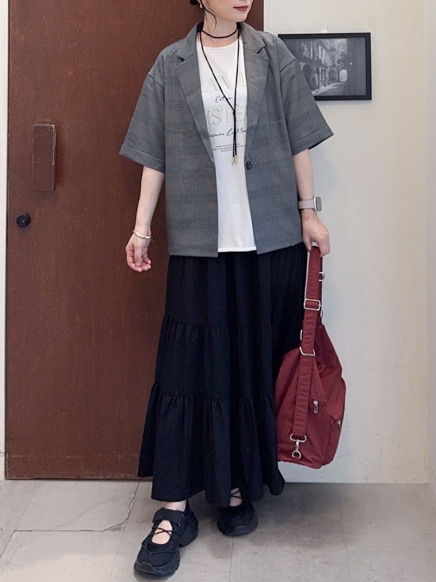 𝐇𝐢𝐫𝐨𝐦𝐢さんの「SHOO･LA･RUE｜【セットアップ可/洗濯後しわになりにくい】5分袖テーラードジャケット」を使ったコーディネート