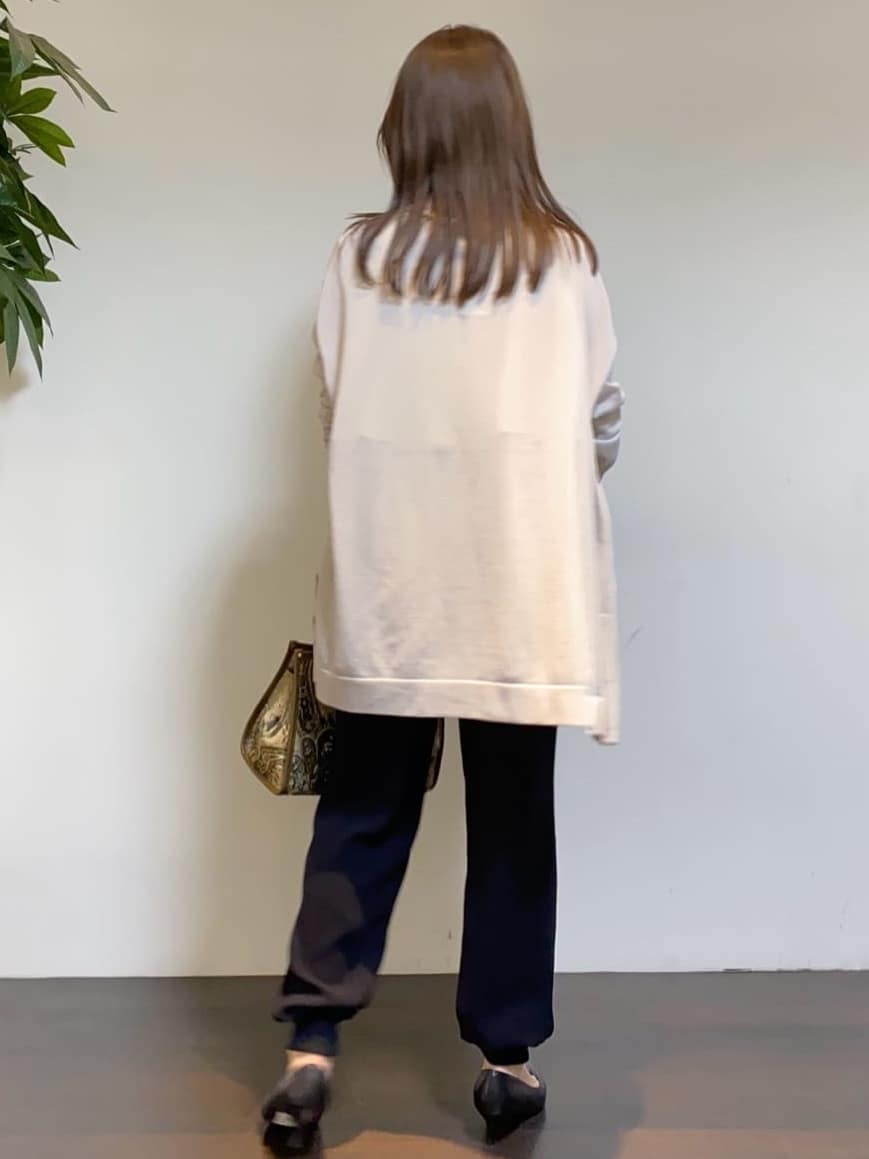 tomoさんの「UNTITLED｜【接触冷感/吸水速乾】フレアバックシャンブラウス」を使ったコーディネート