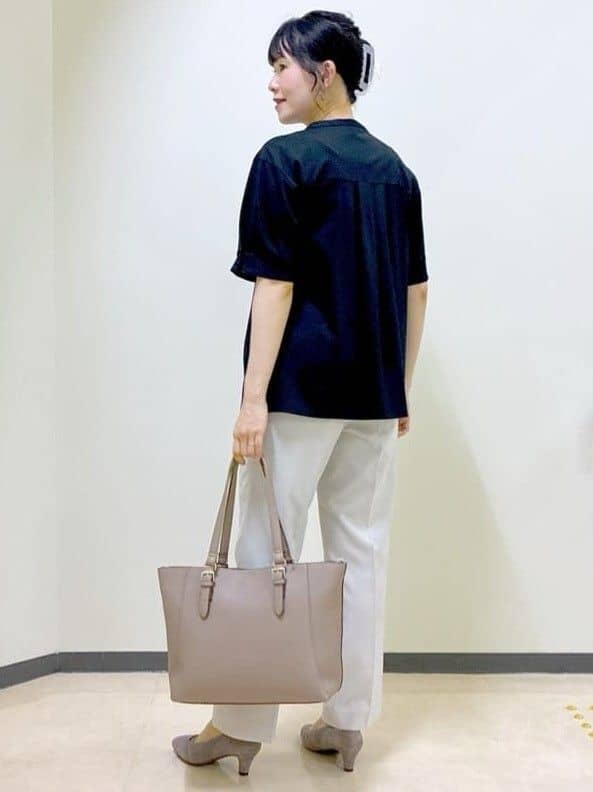  beni_gingerさんの「Reflect｜【すっきり見え！長め丈／マシンウォッシュ可】スキッパーネックジャージトップス」を使ったコーディネート