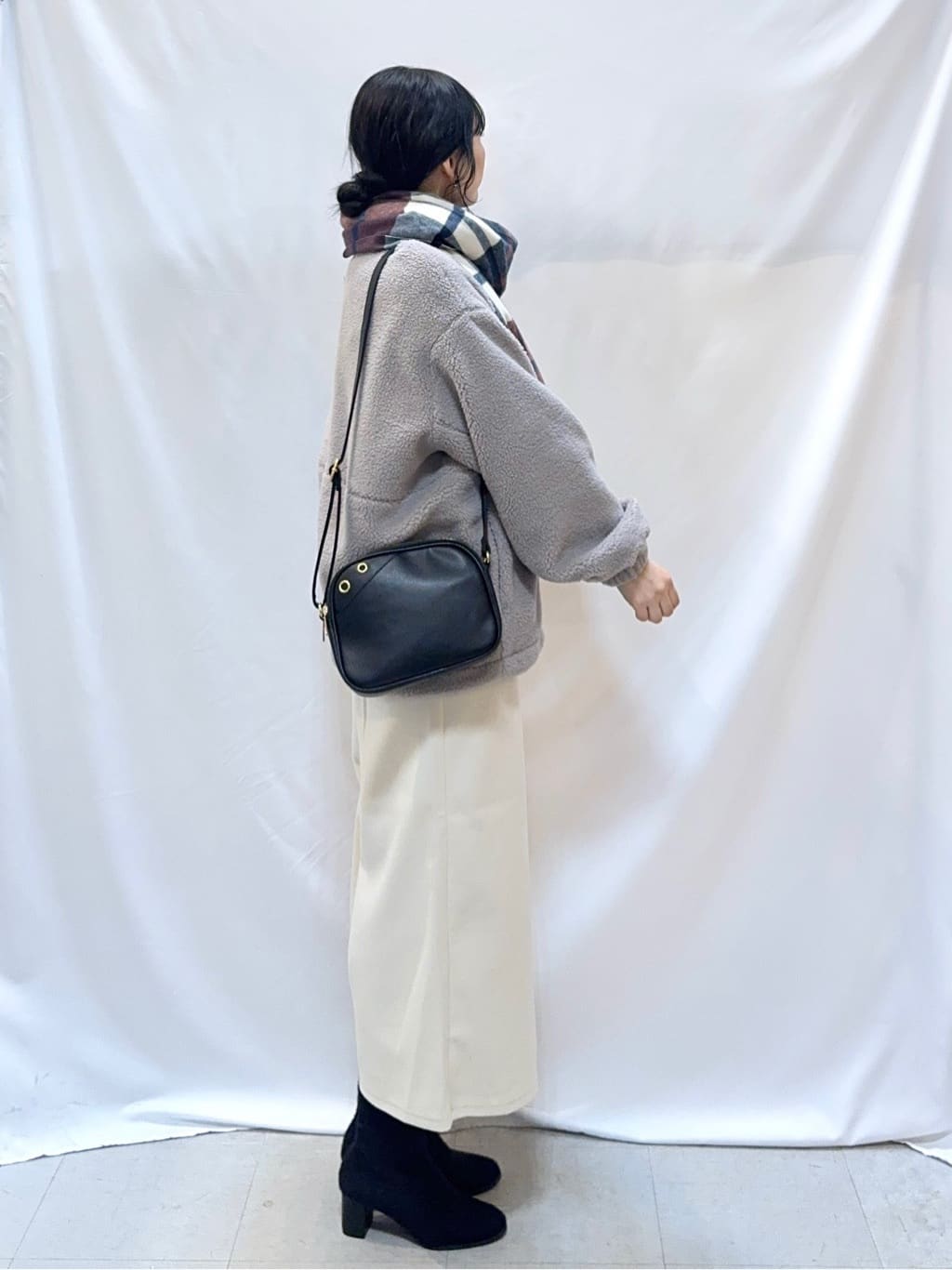 𝐇𝐢𝐫𝐨𝐦𝐢さんの「SHOO･LA･RUE｜【洗濯機可】美脚見え あったか圧縮ニット ガウチョパンツ」を使ったコーディネート