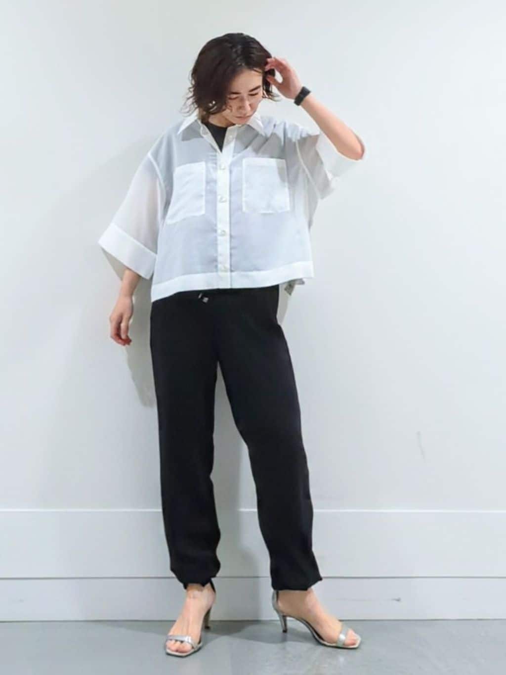 ミズタさんの「UNTITLED｜【吸水速乾/ウエストゴム】バックサテン ジョグパンツ」を使ったコーディネート