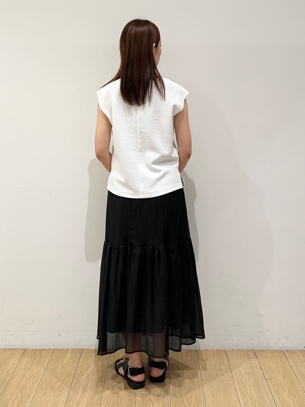 kozueさんの「INDIVI｜【2点セット／着回し◎】ノースリーブ＆ティアードスカート カセット服」を使ったコーディネート