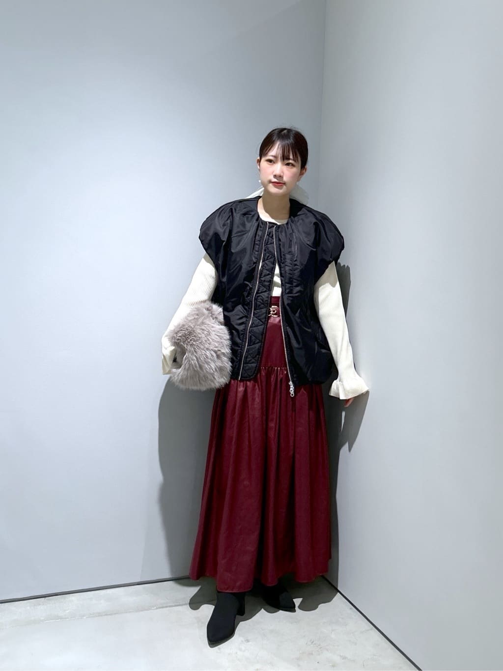Renoさんの「INDIVI｜レザーライクマキシスカート」を使ったコーディネート