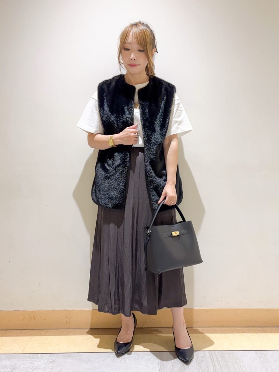 sattoさんの「UNTITLED｜【コットン100/ゆったり/ショート丈/洗える】ベロアロゴTシャツ」を使ったコーディネート