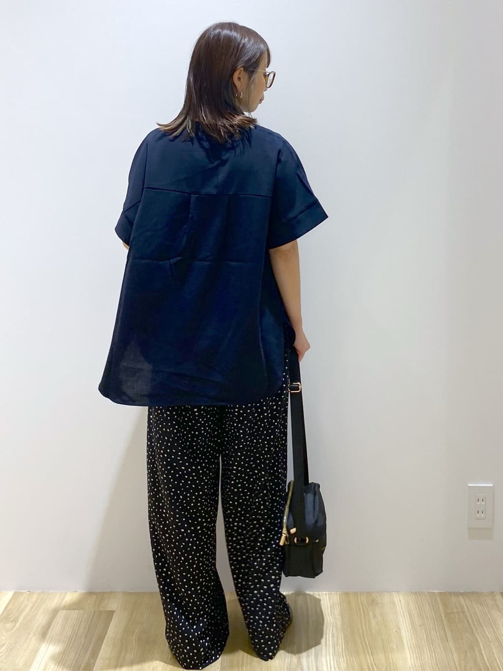 えりさんの「OPAQUE.CLIP｜《5色展開／SS-LLサイズ》スキッパー金ボタンブラウス／セットアップ対応【防シワ／ストレッチ／洗濯」を使ったコーディネート