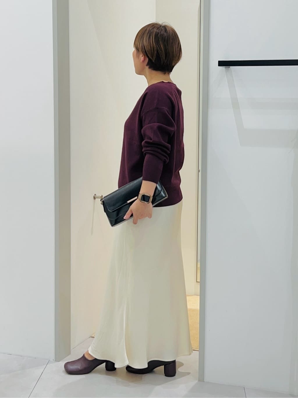 タナさんの「THE SHOP TK｜【すっきりシルエットが叶う】大人のためのVネックニット/毛玉になりにくい/静電気防止/洗濯機OK」を使ったコーディネート