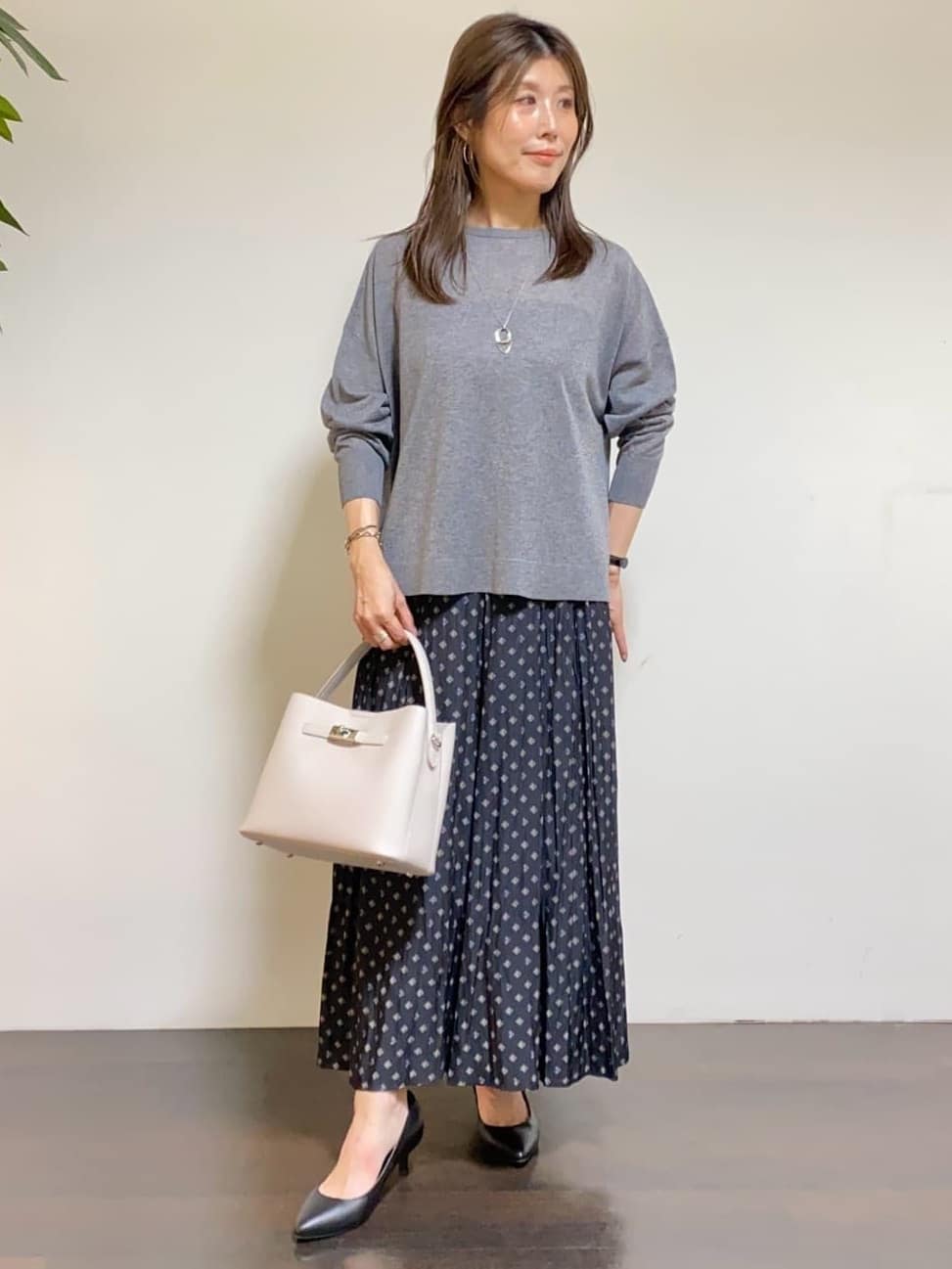 tomoさんの「UNTITLED｜【前後2WAY/アンサンブル可/ゆったり】シアーカーディガン」を使ったコーディネート