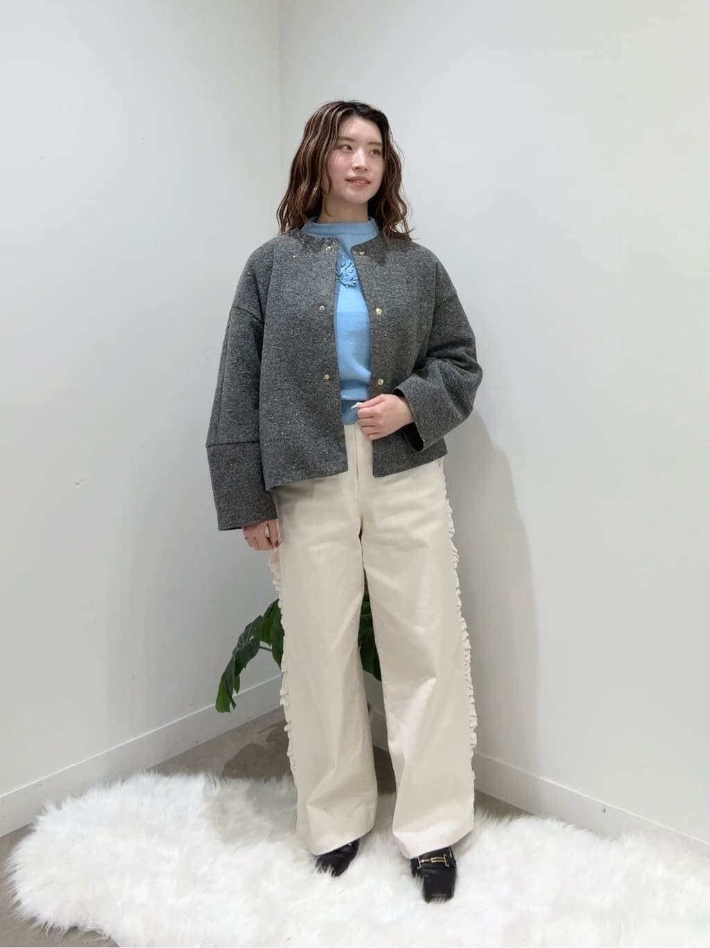 Suma Una本部スタッフさんの「SunaUna｜【ショート丈】ノーカラーライトアウター」を使ったコーディネート