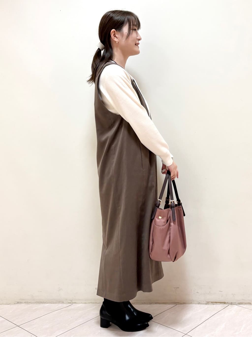 mikiさんの「Reflect｜【すっきりシルエット】スエードライクジャンパースカ―ト」を使ったコーディネート