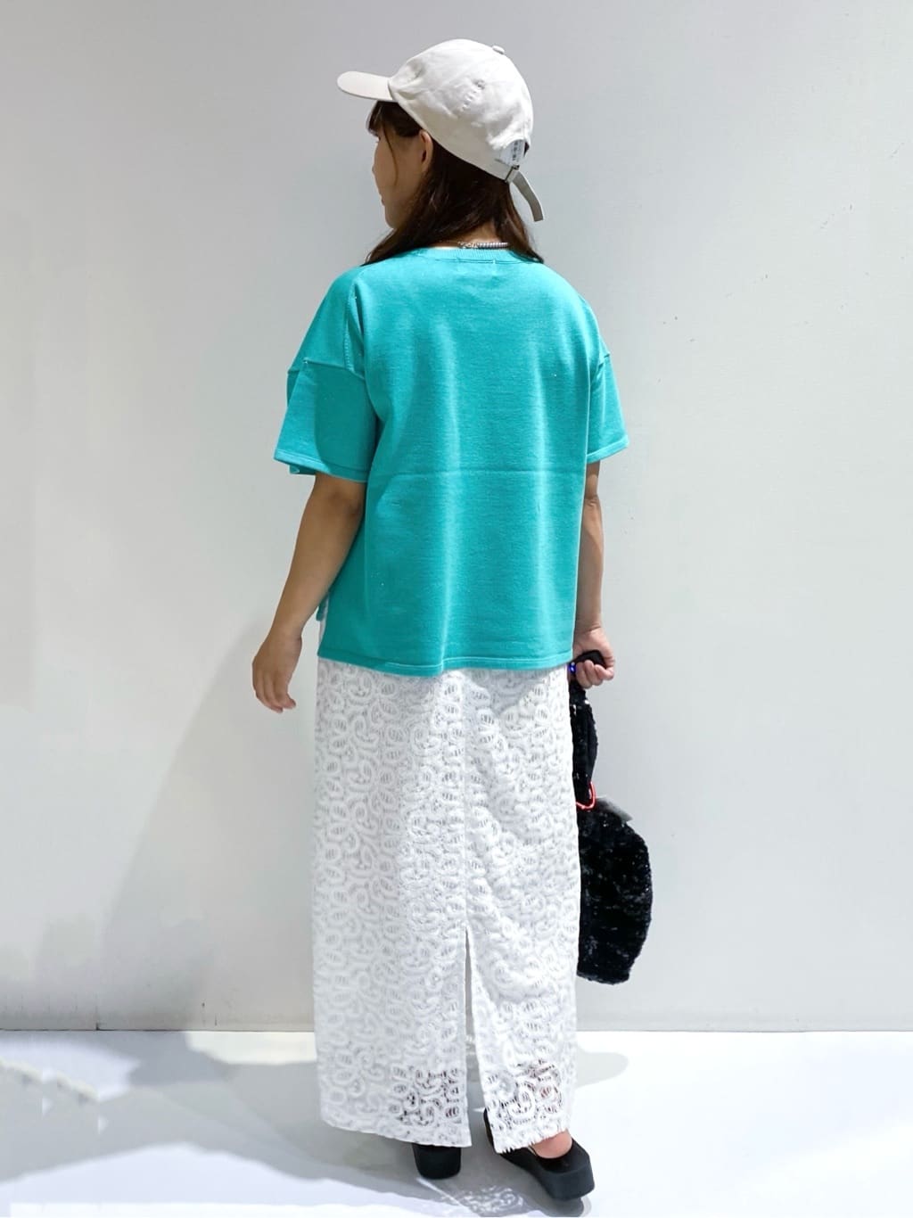 ちぃさんの「OPAQUE.CLIP｜スパンコールサマーニット【洗濯機洗い可／抗ピル】」を使ったコーディネート