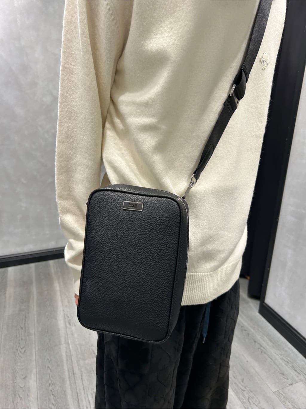 ruiさんの「TAKEO KIKUCHI｜【Air Palette Knit】ワンポイント カラーニット プルオーバー」を使ったコーディネート