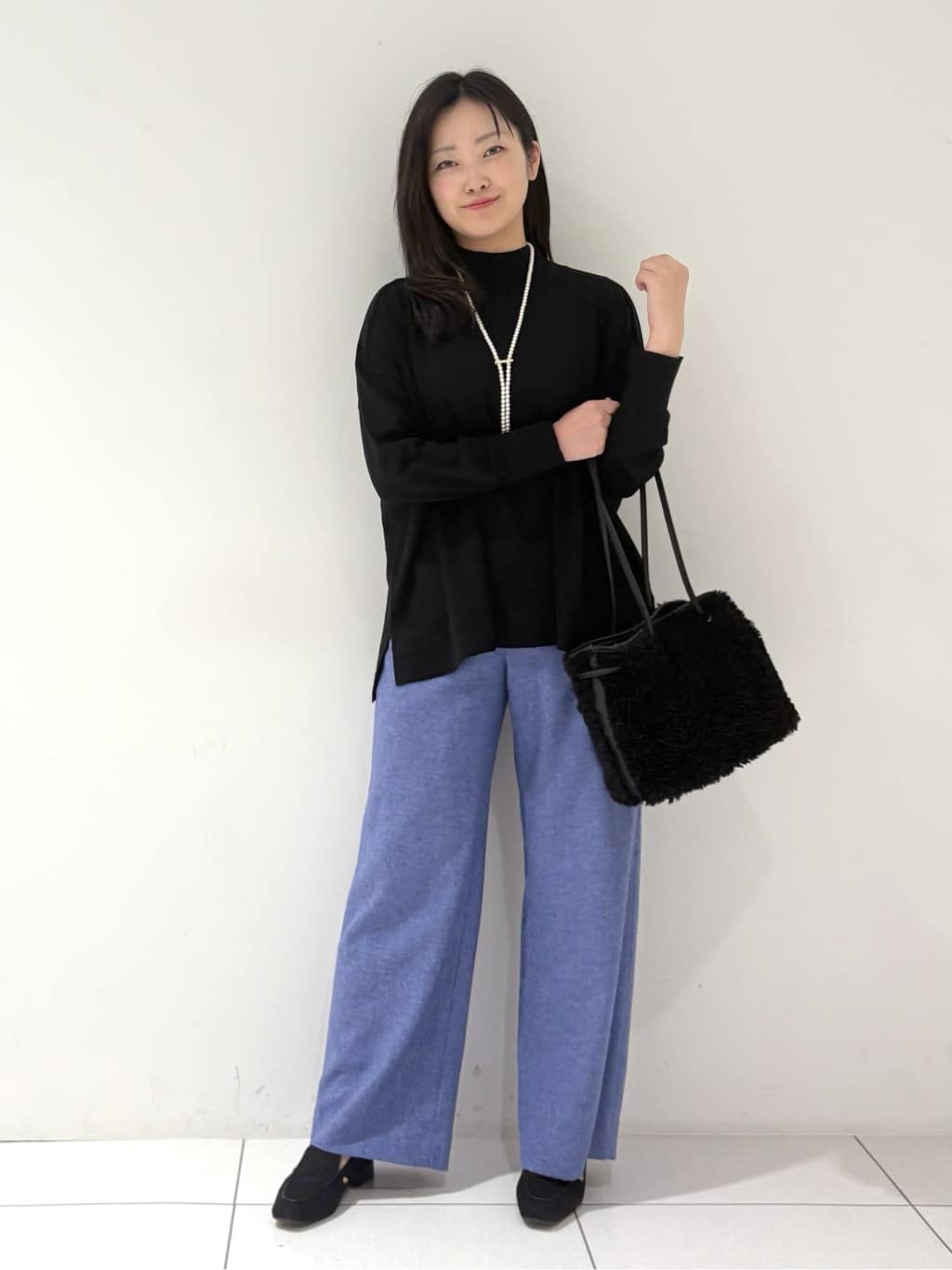 momokoさんの「INDIVI｜【洗える／毛玉になりにくい】エクストラファインウール ハイネックニット」を使ったコーディネート