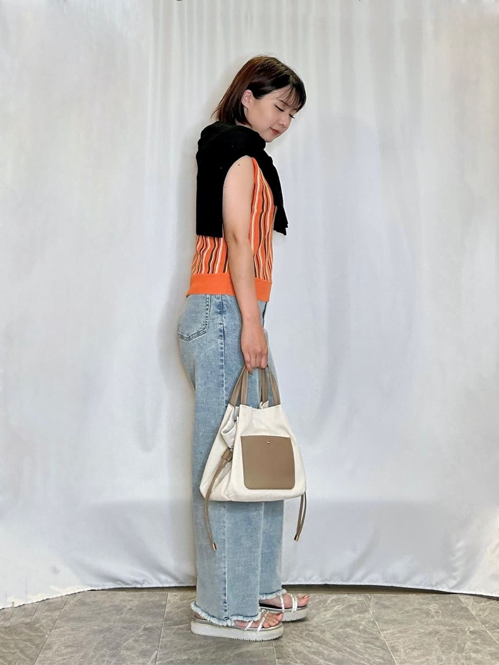 ネリさんの「SHOO･LA･RUE｜【S-LL/裏ひんやり/ストレッチ】ワイドストレートデニムパンツ」を使ったコーディネート