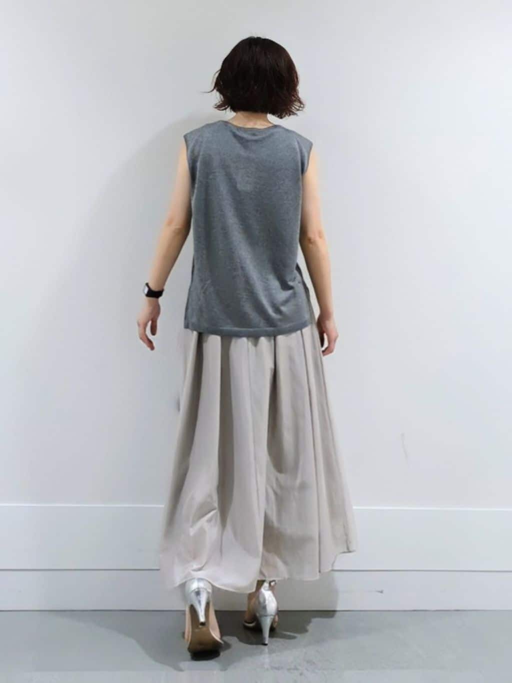 ミズタさんの「UNTITLED｜【アンサンブル可/洗える】シアーノースリーブ プルオーバー」を使ったコーディネート