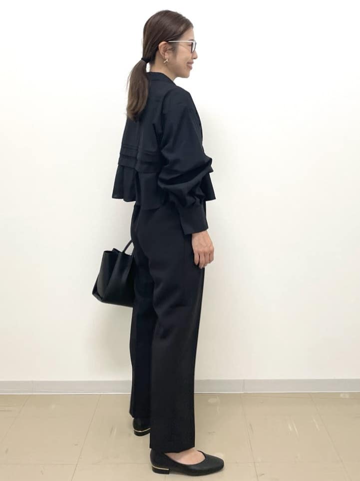 Akiさんの「OPAQUE.CLIP｜ストレッチ美脚イージーテーパードパンツ【防シワ／洗濯機洗い可】」を使ったコーディネート