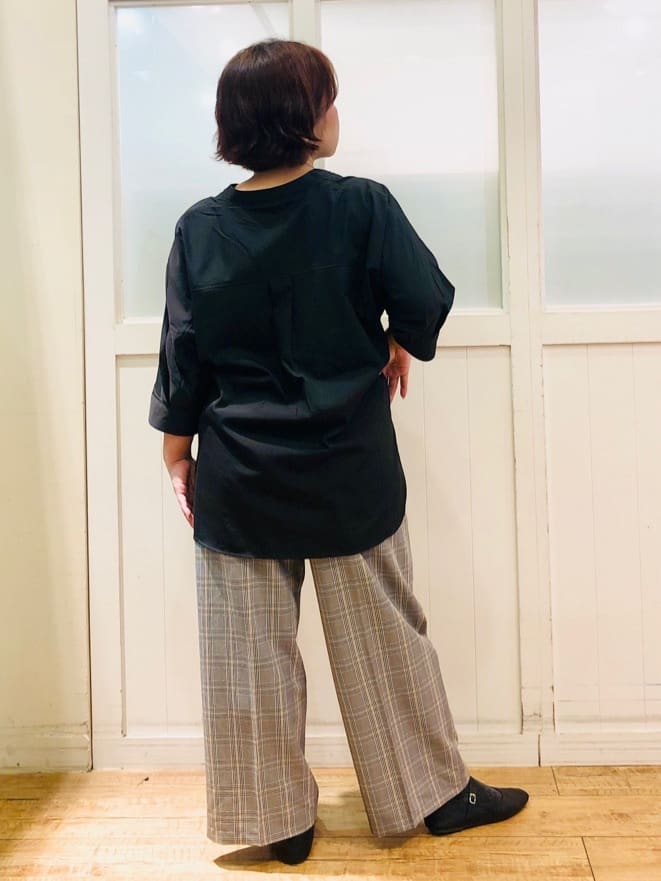 YYYさんの「SHOO･LA･RUE｜【S-LL/洗濯後しわになりにくい】コットン風 前あきドルマンブラウス」を使ったコーディネート