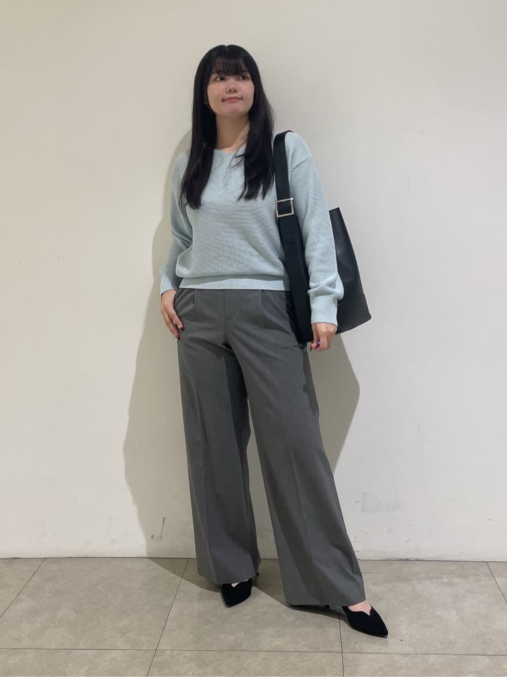 emikaさんの「INDIVI｜【ウール混ラメ素材】Vネック煌めきニット」を使ったコーディネート