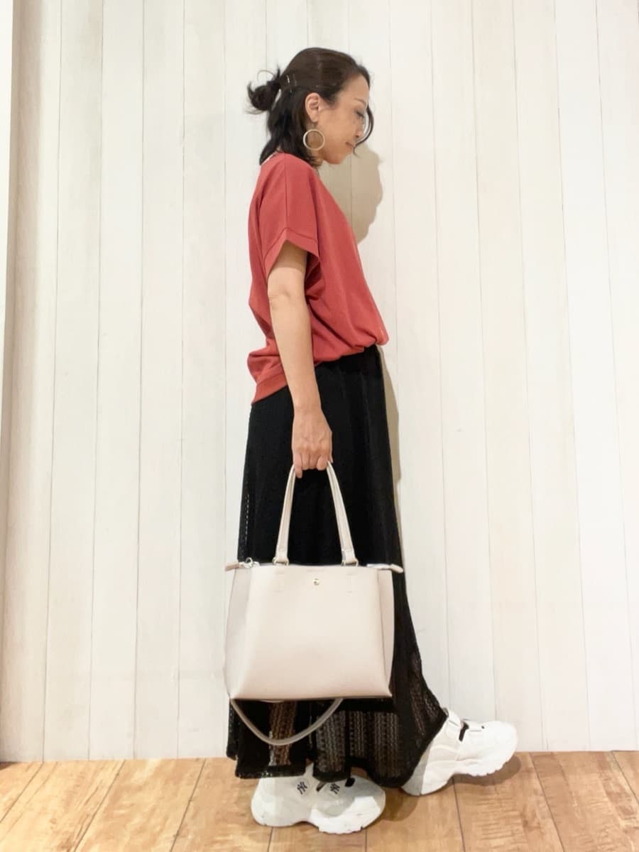 豆さんの「SHOO･LA･RUE｜【S-LL/汗ジミ軽減/ひんやり/UV】体型カバーに タック入りドルマントップス」を使ったコーディネート