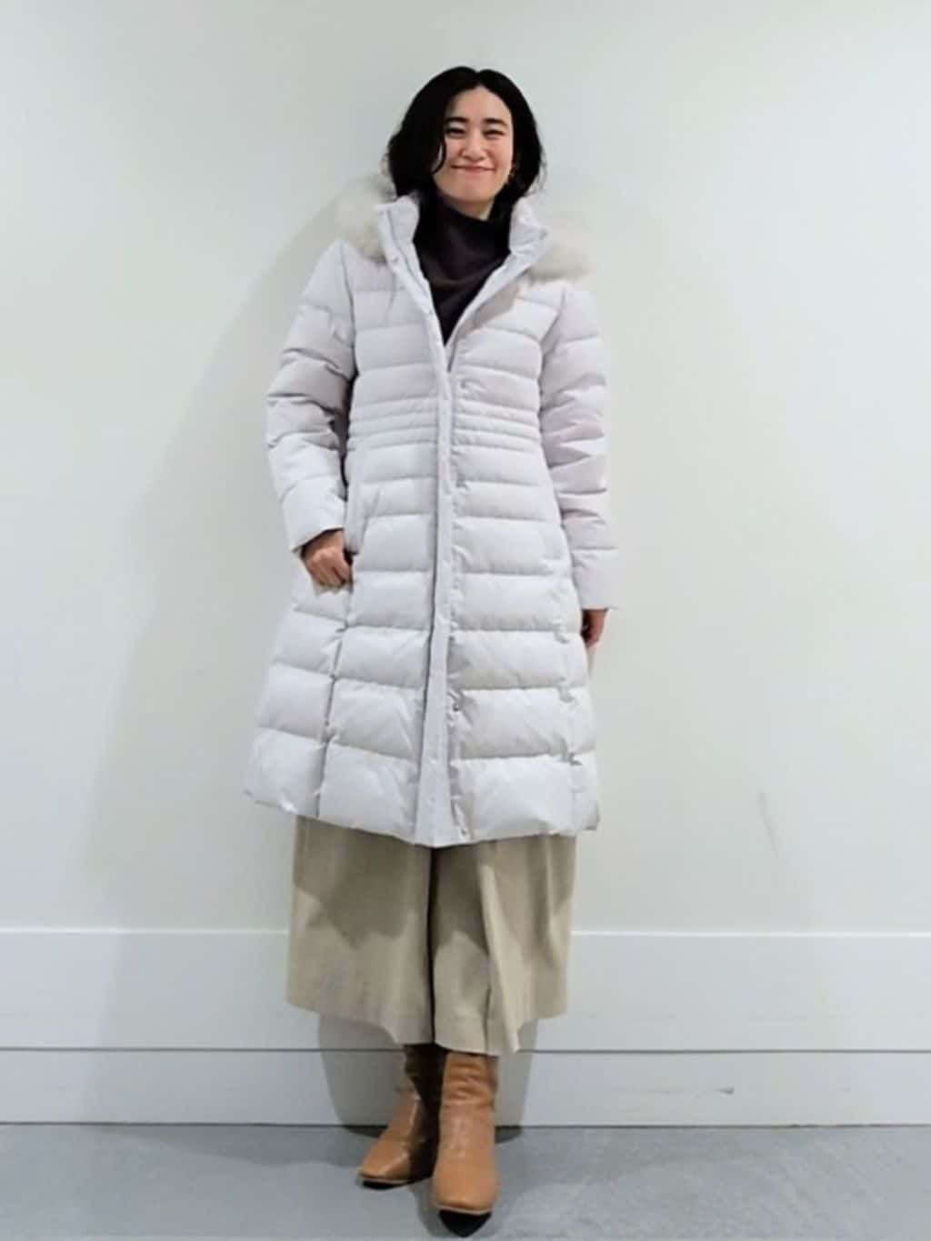 ミズタさんの「UNTITLED｜【はっ水機能/フード取り外し可/防寒】ロングダウンコート」を使ったコーディネート