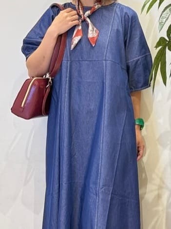 misakiさんの「SHOO･LA･RUE｜【S-LL】配色ステッチがアクセント デニムワンピース」を使ったコーディネート