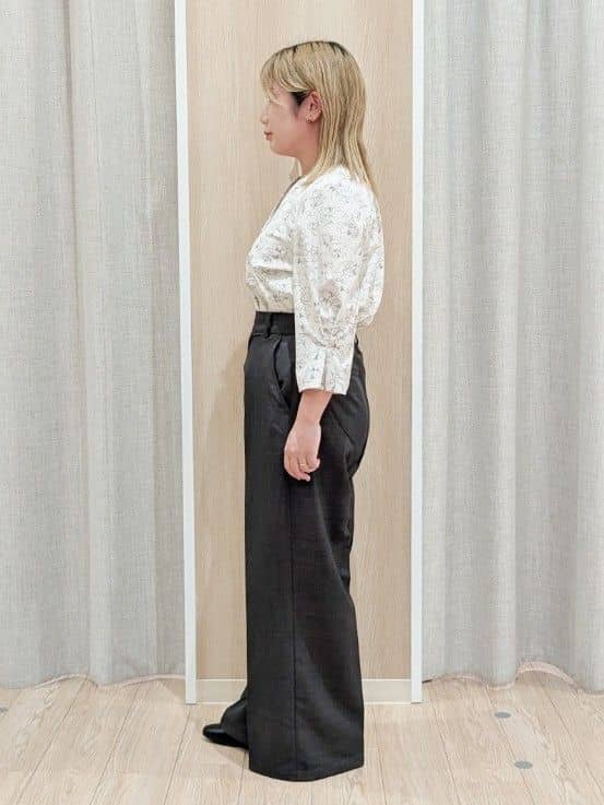 minさんの「grove｜【カセット服】洗えるストレートワイドパンツ」を使ったコーディネート