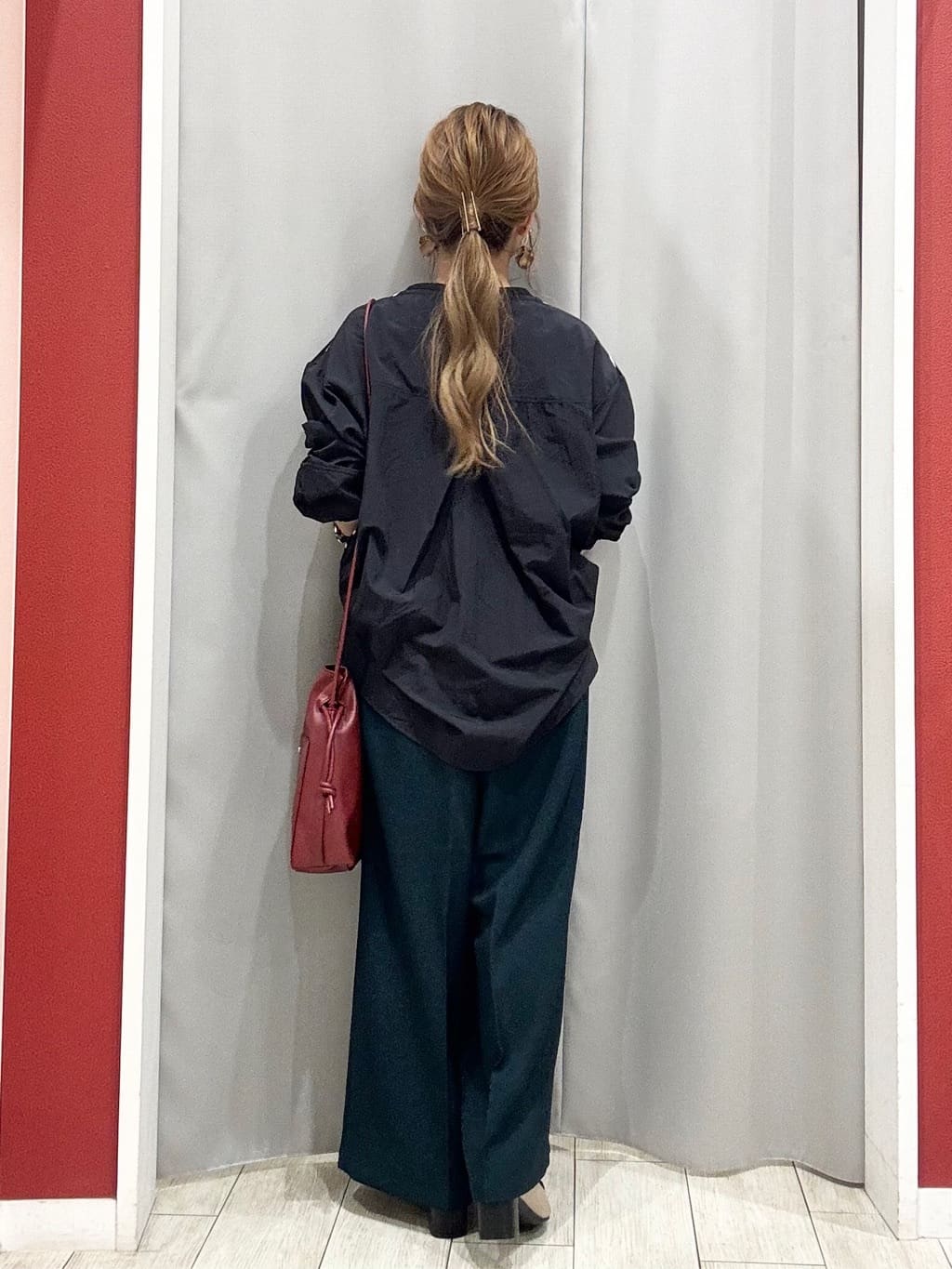 shioさんの「SHOO･LA･RUE｜【S-LL】インせず決まる 背中タック入り パフ袖トップス」を使ったコーディネート