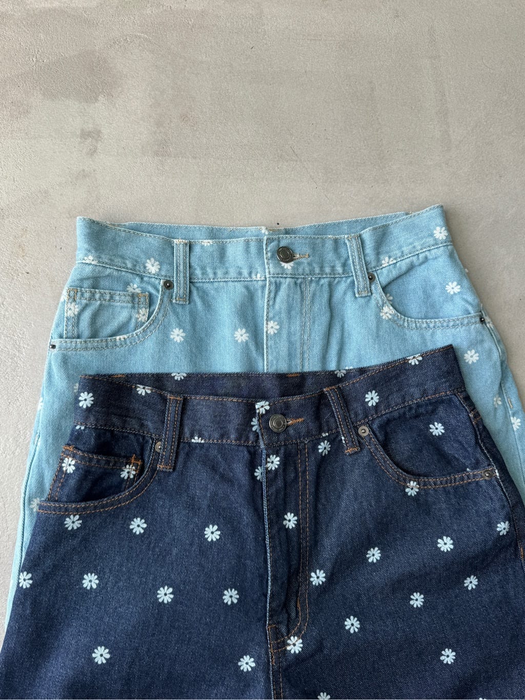 𝐜𝐡𝐢𝐤𝐚さんの「SHOO･LA･RUE｜【S-LL】周りと差がつく デイジー柄デニムワイドパンツ」を使ったコーディネート