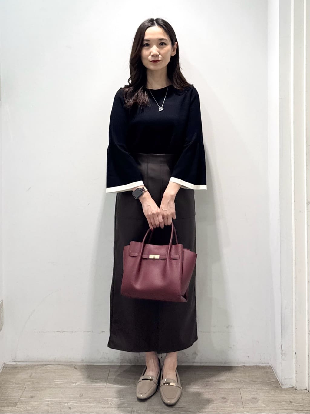 yuicciさんの「OPAQUE.CLIP｜ストレッチダブルポケットタイトスカート【洗える】」を使ったコーディネート