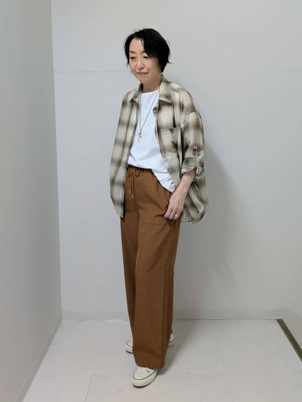 Asaさんの「Dessin｜【二の腕カバー／UVカット】ロールアップスリーブ裾ギャザーカットソー」を使ったコーディネート