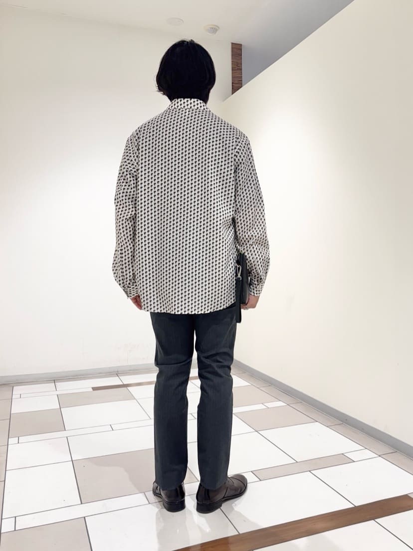 及川さんの「TAKEO KIKUCHI｜ボーラーハット柄 長袖シャツ」を使ったコーディネート