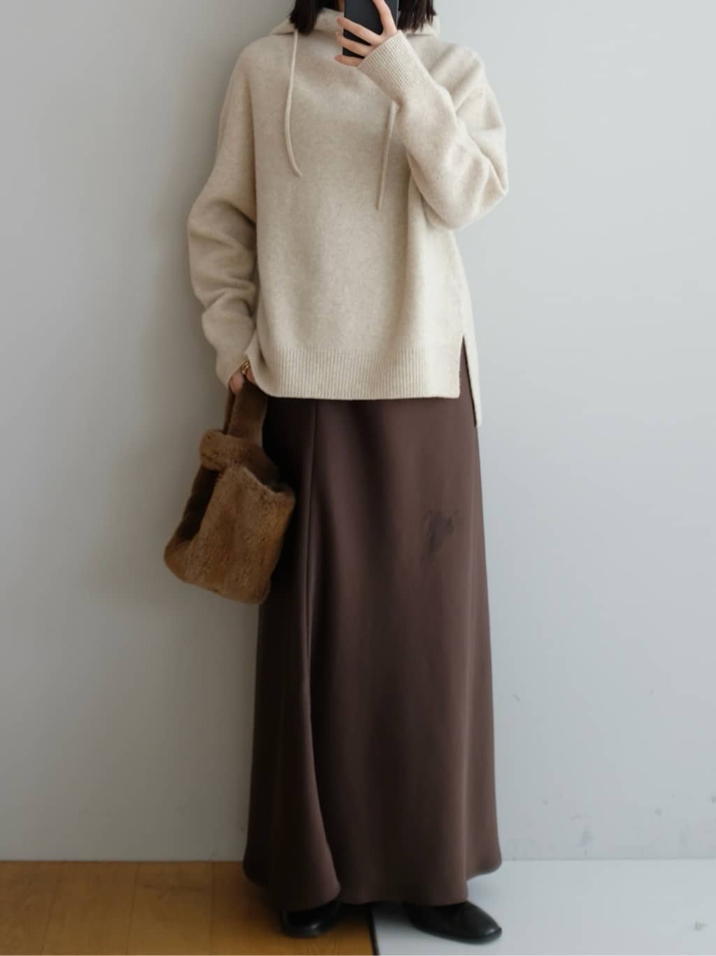 Kishimotoさんの「DRESSTERIOR｜ストレッチヴィンテージサテンナロースカート」を使ったコーディネート
