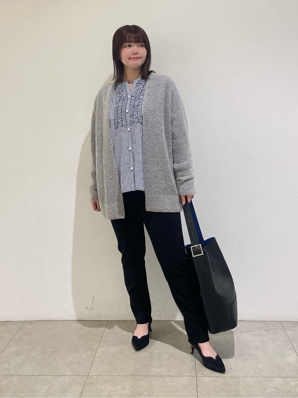 emikaさんの「INDIVI｜【エアリー素材】ブークレ着流しニットカーディガン」を使ったコーディネート