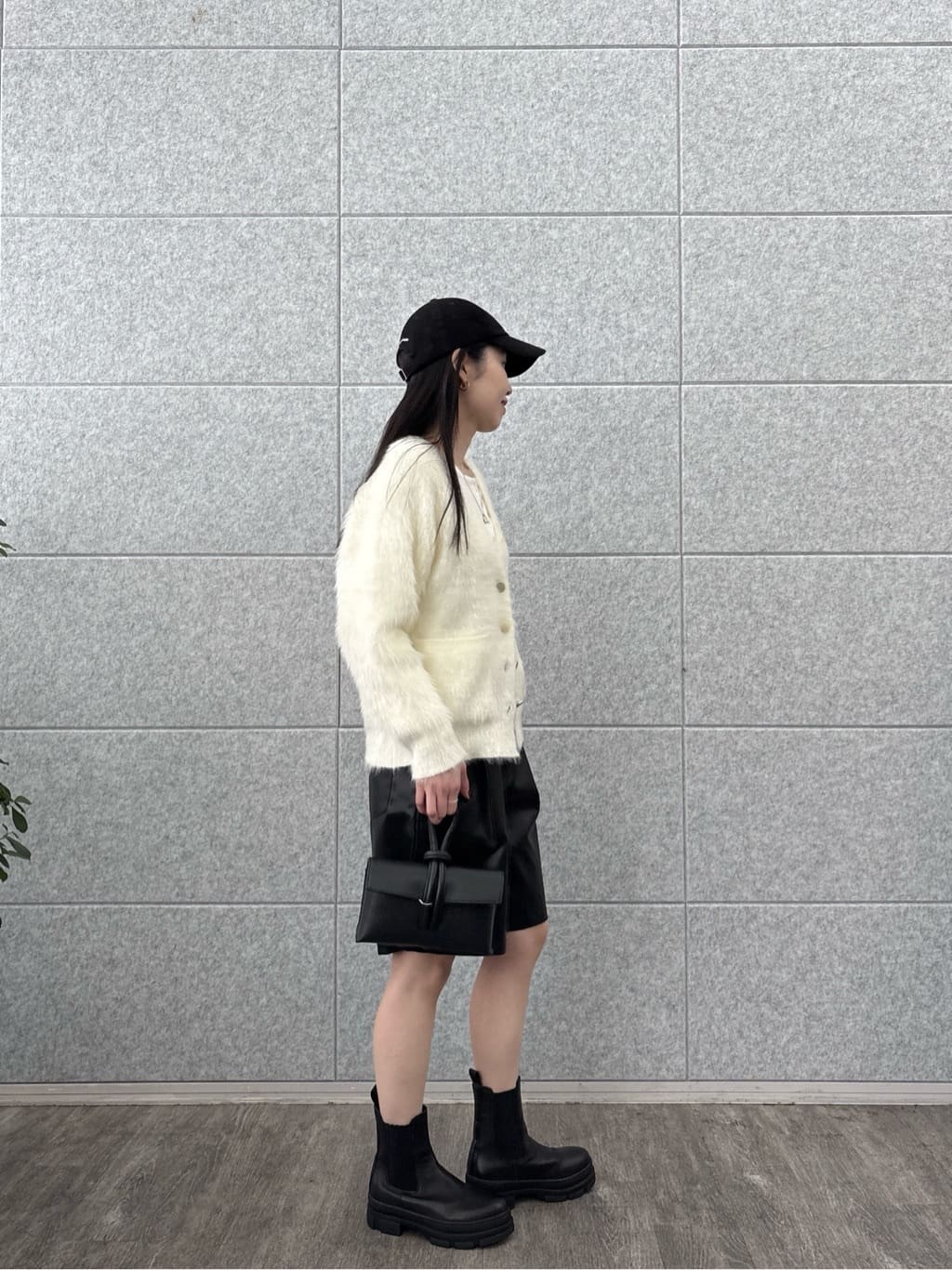 ひなさんの「INDIVI｜カットアウトカットソー」を使ったコーディネート
