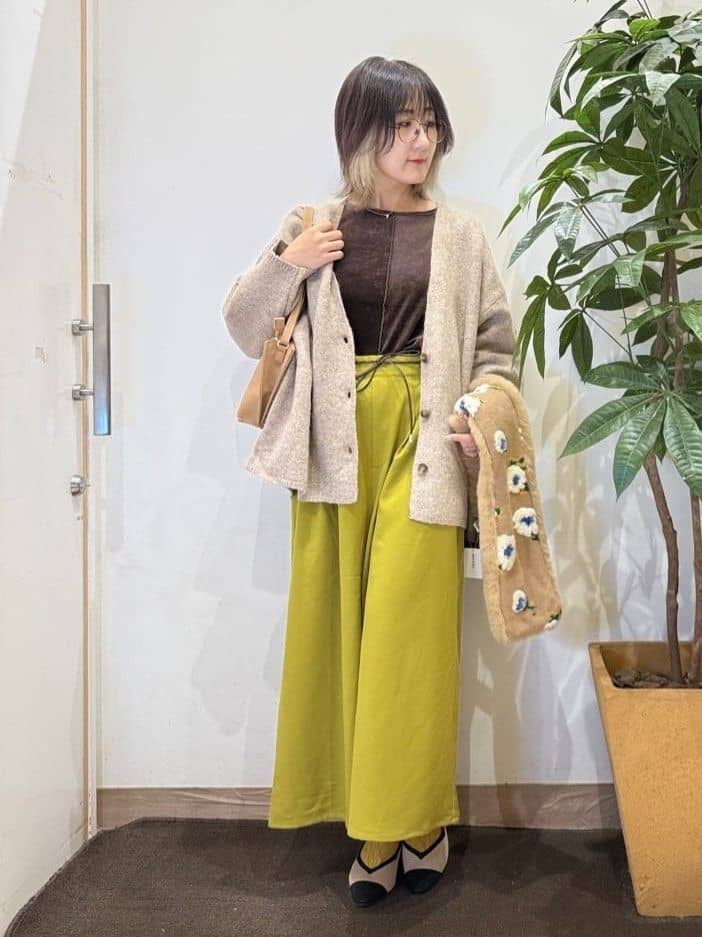 misakiさんの「SHOO･LA･RUE｜【S-LL/2点セット】脚のラインを拾いにくい ベルト付きタックスカーチョパンツ」を使ったコーディネート