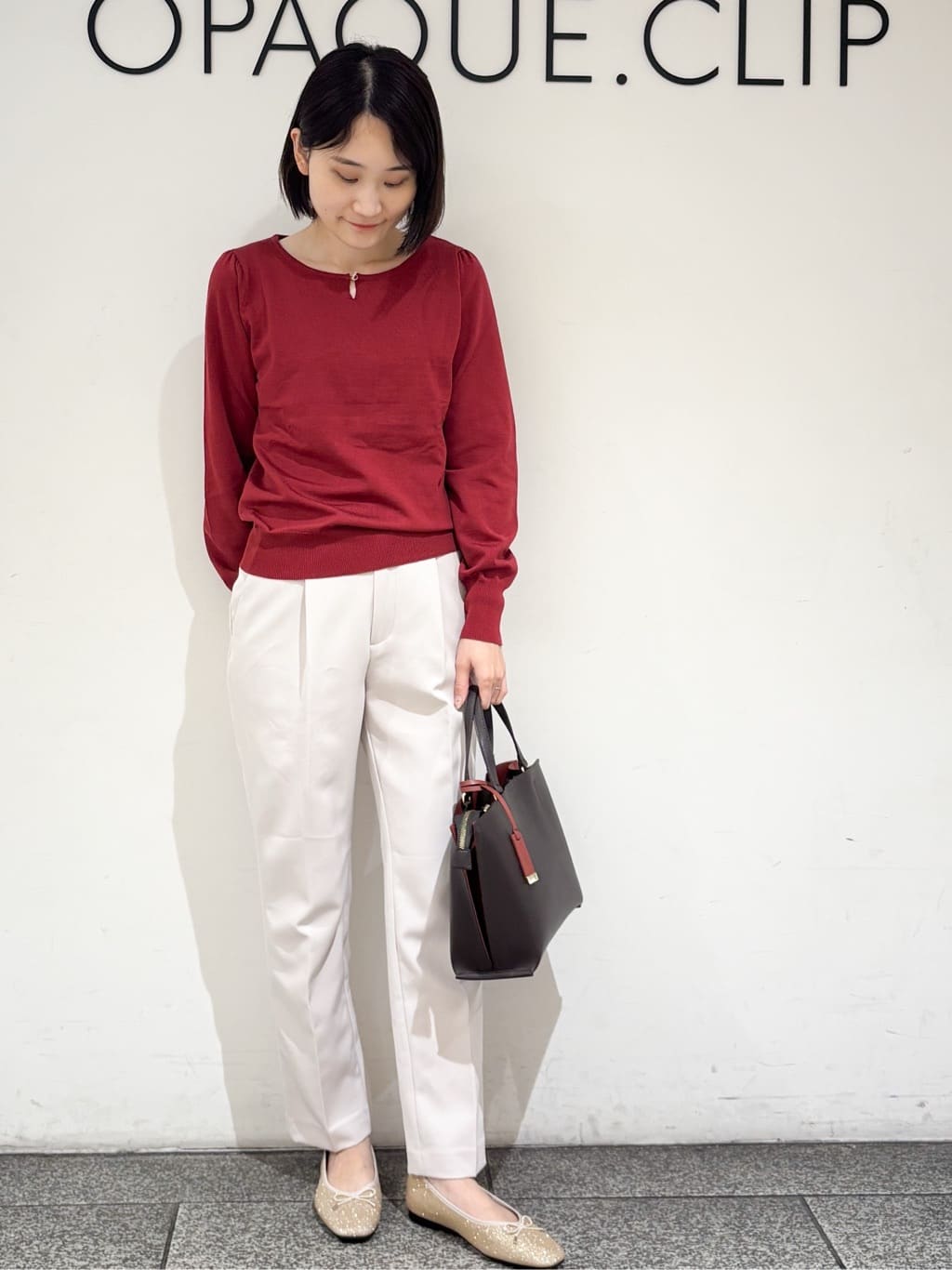 riさんの「OPAQUE.CLIP｜パール調パーツ付きクルーネックニット【洗濯機OK】《8col／XS～3L》」を使ったコーディネート